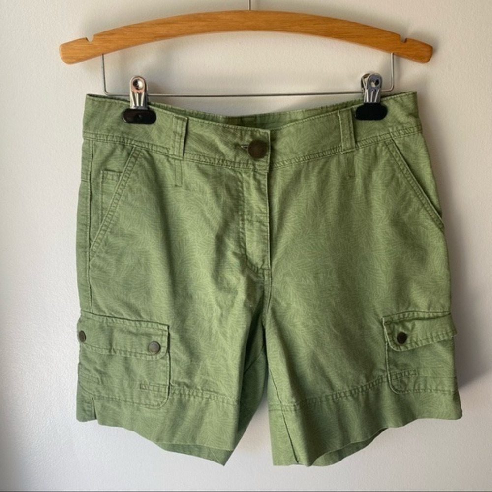 Woolrich Classic Fit Women’s DK Bay Leaf Cargo Short Size 8 EUC